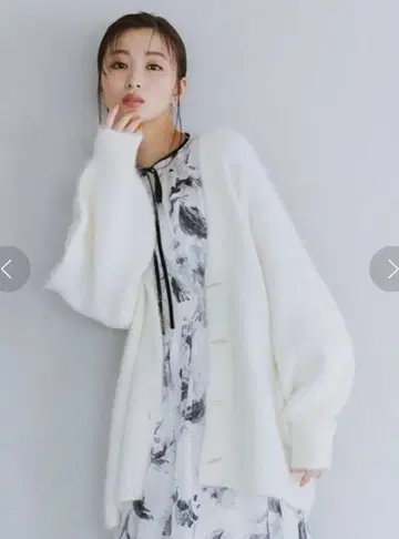 CELFORD 헤어리 미디 가디건