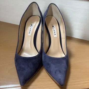 다이애나 스웨이드 펌프스
