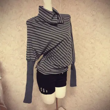 Y2K 그레이와 블랙 스트라이프 하이넥 긴팔 티셔츠 헤이세이 갸루 그런지