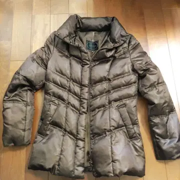 UNTITLED 다크 브라운 다운 자켓 후드 부착