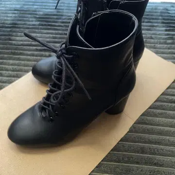 AZUL BY MOUSSY 블랙 레이스업 부츠