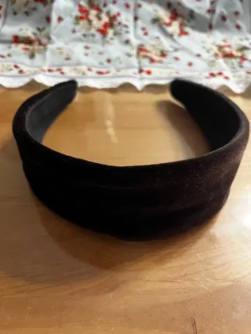 Jennifer Ouellette 브라운 머리띠