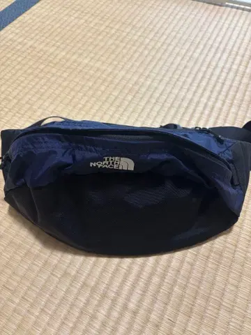 12/7 게재 종료 컨디션 최상 THE NORTH FACE 힙색 네이비