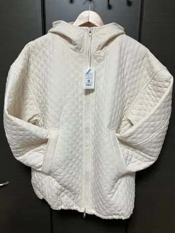 아이보리 퀼팅 자켓 후드 부착