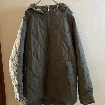 그레이 퀼팅 자켓 후드 부착