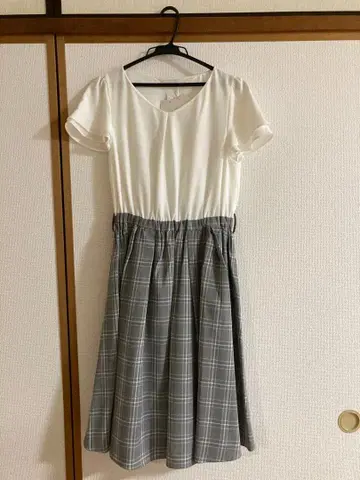 반팔 무릎 기장 원피스