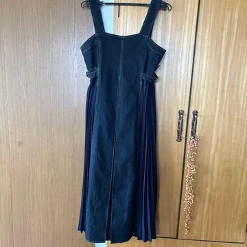 이소재 어깨끈 원피스