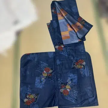 네이비 컬러 꽃무늬 실크 기모노