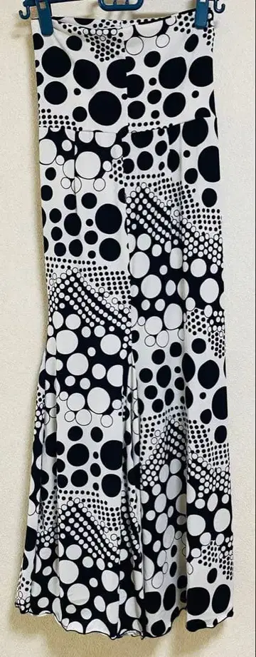 새상품 플라멩코용 화이트 블랙 도트 무늬 플레어 롱 스커트