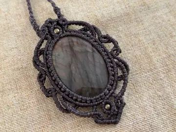 래브라도 라이트 마크라메 목걸이