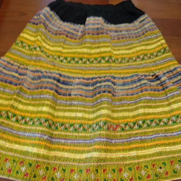 MALAIKA 플레어 스커트 다색 자수 무늬