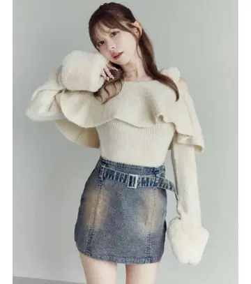 EATME 인조 모피 스트랩 오프숄더 리브 니트 아이보리