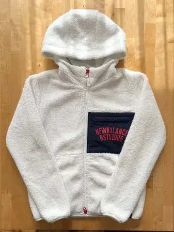 New Balance 플리스 후드티 화이트