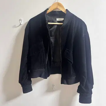 Dukkah 코듀로이 크롭 자켓 블랙 스웨이드