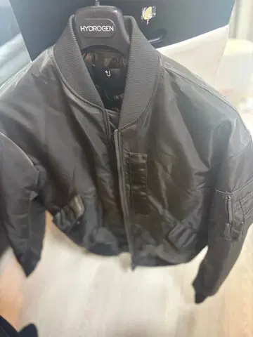 [ 컨디션 최상 ] +J 플러스제이 MA1 하이브리드 다운 자켓 카키s