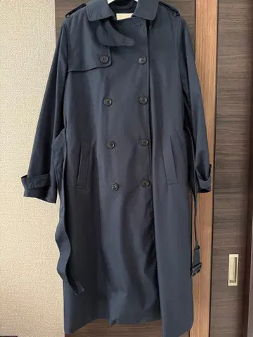 네이비 더블 브레스트 트렌치코트