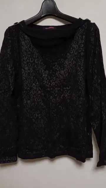 ALGONQUINS 표범 무늬 목 끈 장식 두꺼운 소재 T셔츠