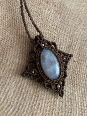 레인보우 문스톤 마크라메 목걸이