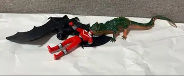 박쥐 이구아나 울트라맨 묶음 판매 피규어