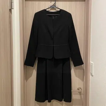 블랙 원피스 수트와 자켓 세트