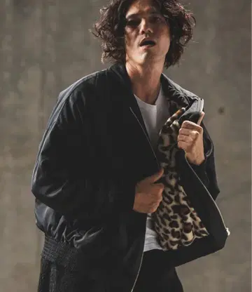 [ 새상품 ] GLIMCLAP 글림클랩 레오파드 지퍼 자켓 L