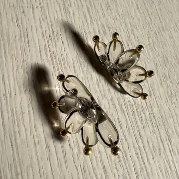 쁘띠 로브 노아르 귀걸이