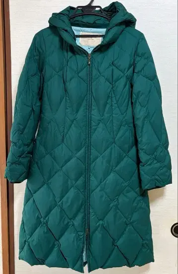 Sybilla 짙은 녹색 A라인 소매 리브 롱 후드 다운 코트