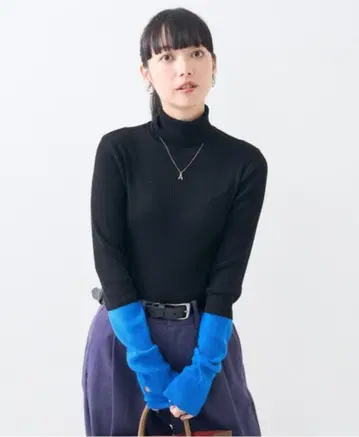 FREAK'S STORE 컬러 블록 절개 터틀넥 니트