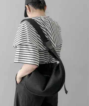 이아파피요네 메쉬 크로스 숄더백 블랙 바디백