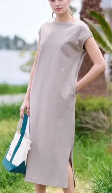 DRESSTERIOR 슬리브리스 티셔츠 원피스 베이지