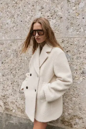 이번 시즌 [ ZARA ] 부클레 더블 브레스트 미디 기장 코트