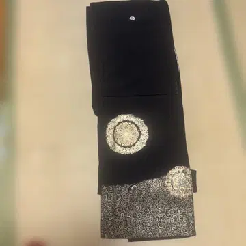 이로도메소데 블랙 베이스 골드 컬러 자수