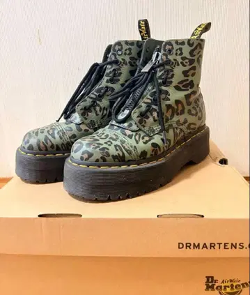닥터 마틴 레오파드 무늬 통굽 부츠 uk4