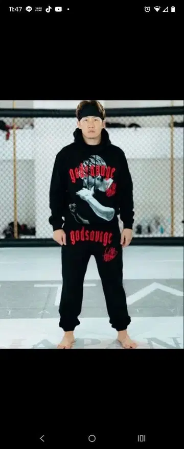 아사쿠라 미쿠루 콜라보 godsavage 후디와 스웨트 팬츠 세트