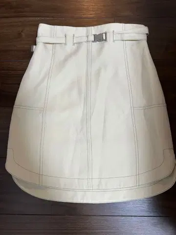 LILY BROWN 릴리 브라운 무릎 기장 스커트