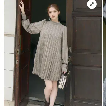 마츠무라 사유리 LANTINAM 체크 무늬 하이넥 미니 원피스