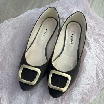 [새상품급] DIANA 베이지 로우힐 펌프스 버클