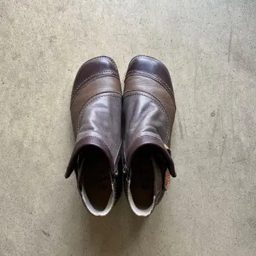 브라운 가죽 지퍼 부츠