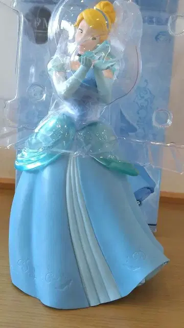 디즈니 프린세스 슈퍼 프리미엄 피규어 '신데렐라'