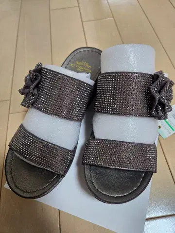 미사용 새상품 Carissimoalte 칼리시모알테 플라워 샌들 뮬 23