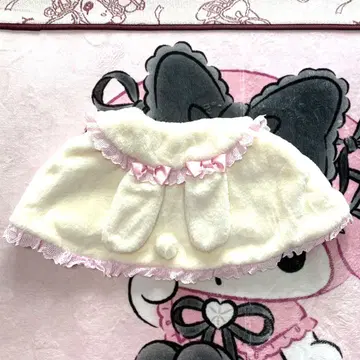 토끼 귀 달린 아이보리 케이프 판초
