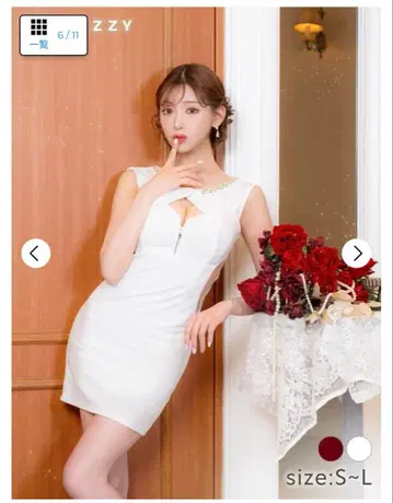 비쥬 넥라인 사이드 컷 아웃 드레스 S 사이즈