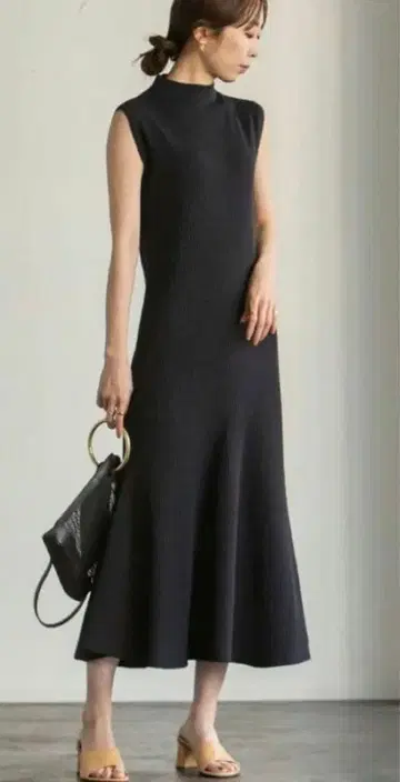 Noble 슬리브리스 머메이드 니트 원피스