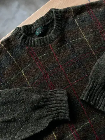 SCOTT OFFICER 체크 무늬 네프 니트 스웨터