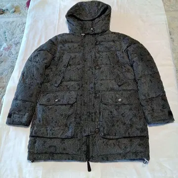 헌팅월드 다크 그레이 체크 무늬 다운 자켓