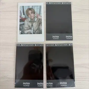 MeseMoa. 메세모아 화이트 의류 폴라로이드