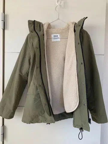 [ ikka ] 2way 자켓 ( 탈부착 가능 ) 올리브색 L 사이즈