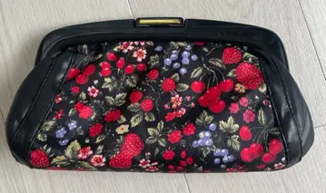 레어 블랙 베이스에 귀여운 후르츠 패턴 레트로 가마구치 파우치 클러치백