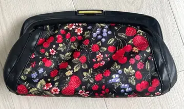 레어 블랙 베이스에 귀여운 후르츠 패턴 레트로 가마구치 파우치 클러치백