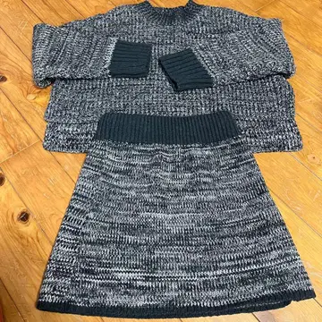 JEANASIS 그레이 니트 셋업 스커트와 상의